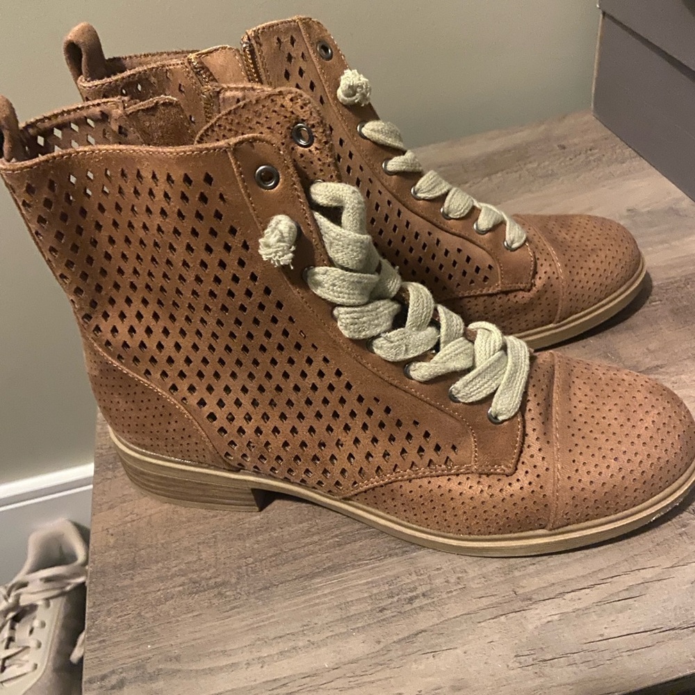 Report Brown Lace Up Boots